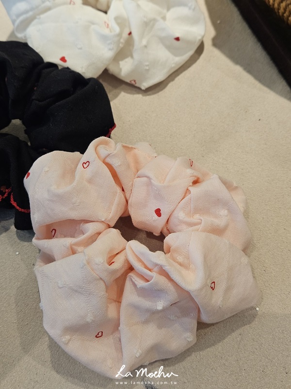 滾邊愛心刺繡大腸圈